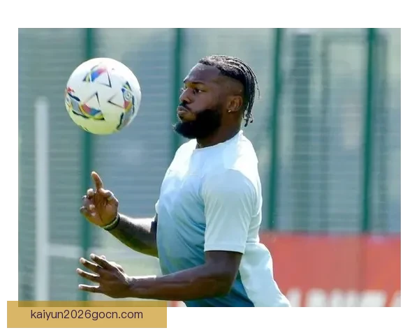 塔瓦雷斯:尽管赛季充满波折 但我现在在拉齐奥很开心 希望赢得荣誉 塔瓦雷斯:尽管赛季充满波折 但我现在在拉齐奥很开心 希望赢得荣誉